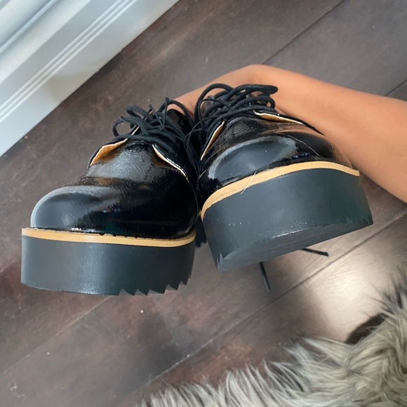 Chinese Laundry Black Vinyl Platform shoe - Picture 6 of 6